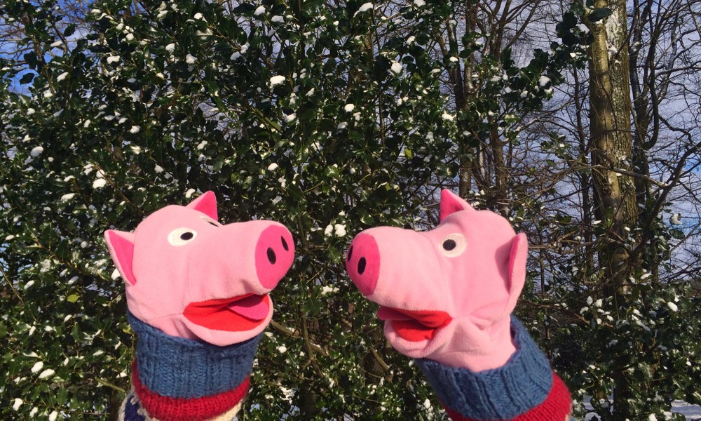 Hier mit übriggebliebener Weihnachtsdekoration. 