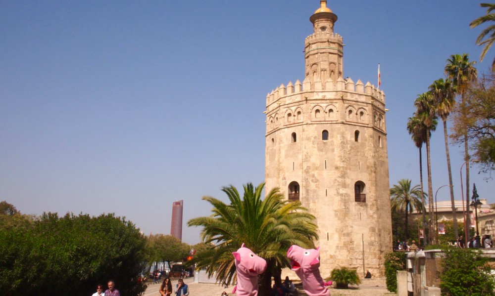 Die Schweine sind sich nicht einig, ob so ein Turm vielleicht schön im Garten wäre ...