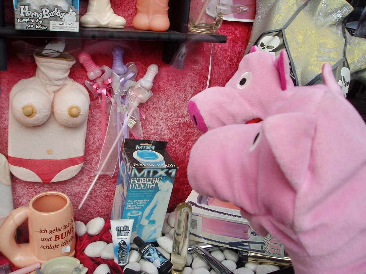 Endlich Auf der Reeperbahn: Gibt es die Wärmflasche auch mit Euter?