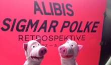 Die Farbgebung der Reklametafeln ist vielversprechend.