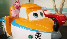 Für die Anreise haben die Schweine das Flugzeug gewählt.